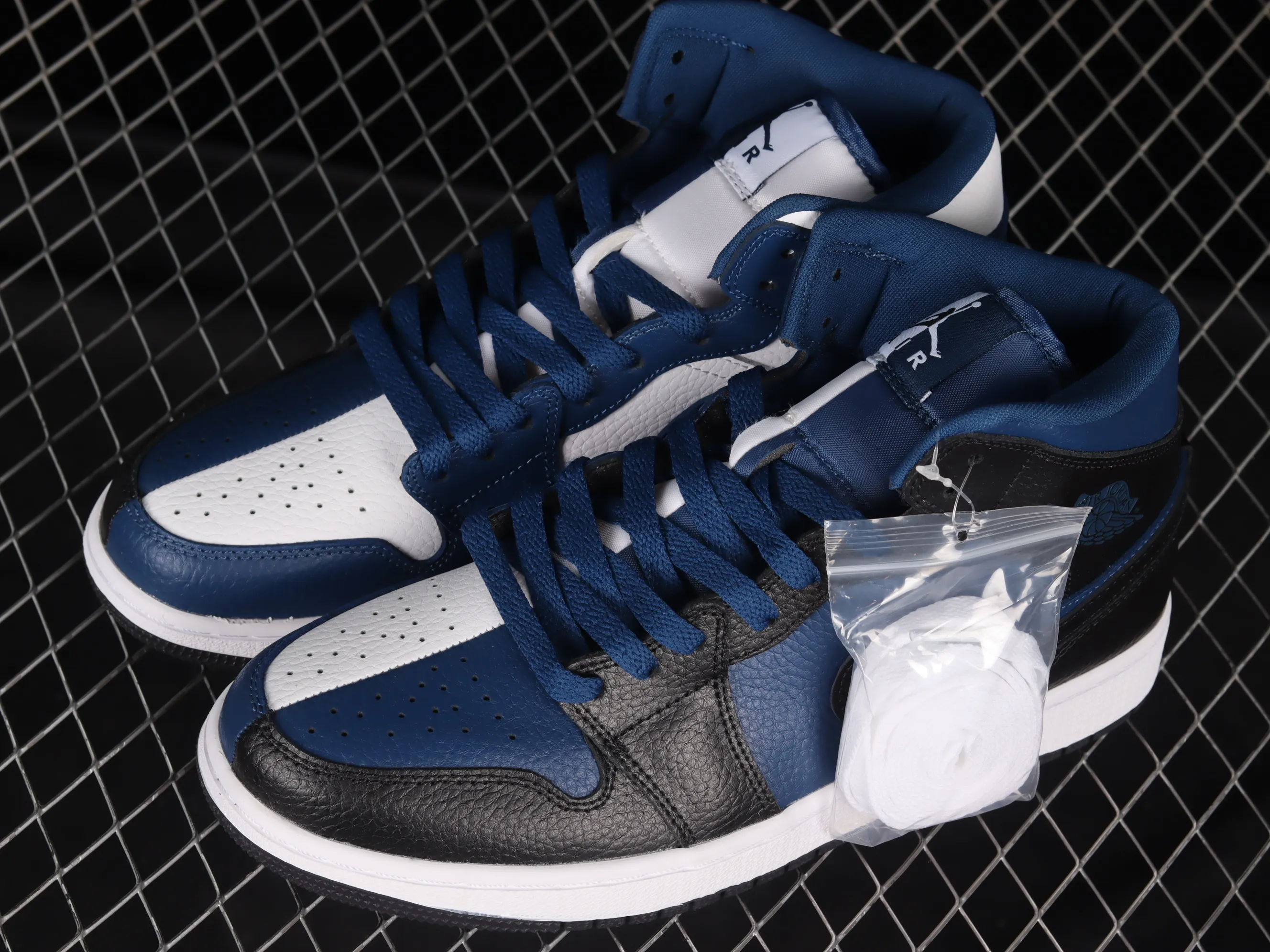 All categories Air Jordan Jordan series basketball shoes Air Jordan 1 Mid Air Jordan 1 Mid "French Blue" AJ1 Joe 1 Yin Yang China basketball shoes DR0501-401